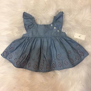 BabyGap eyelet chambray flutter top, 6-12m